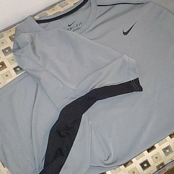 Nike men's Dri Fit tee. - Picture 4 of 5
